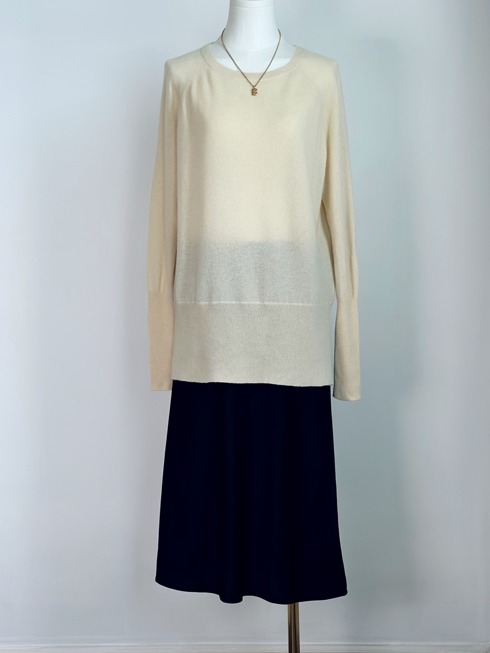 Vince 100% Cashmere Ivory Crewneck Sweater Women’s Size S – Excellent Condition